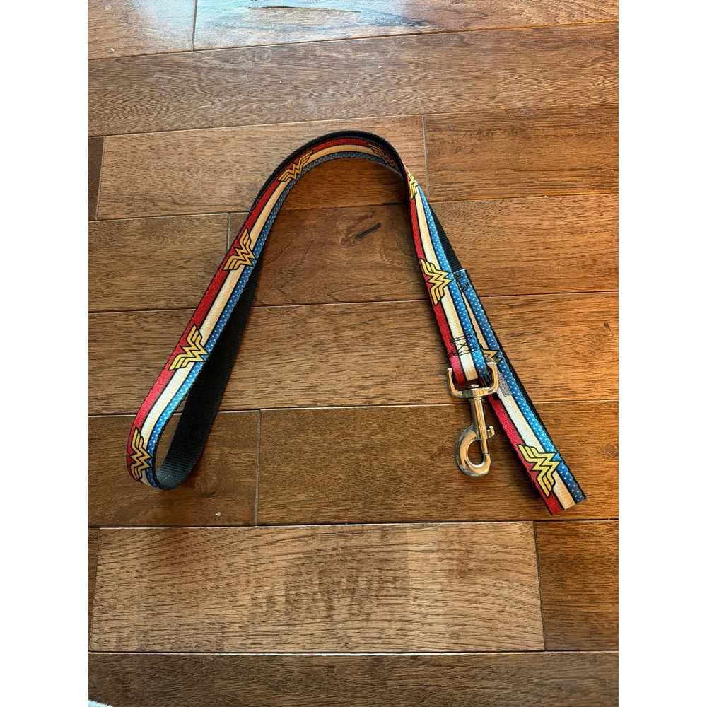 DC Comics Wonder Woman Logo Striped Stars Dog Leash 52"